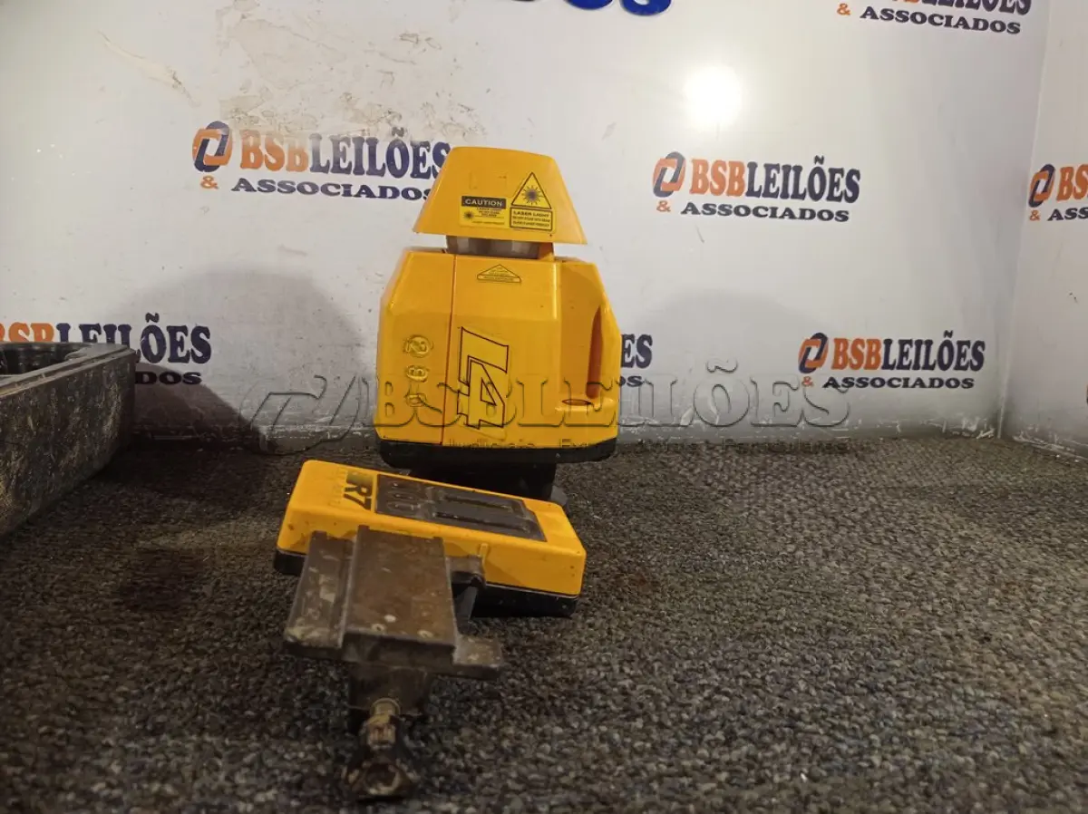 LOTE 077 - 01 TRENA A LASER PRO SHOT DIGITAL L4. (NO ESTADO) ATENÇÃO! FAZER A VISITAÇÃO ANTES DE ARREMATAR, NÃO SABEMOS SE FUNCIONA. LEILÃO NÃO TEM GARANTIA E NEM DEVOLUÇÃO, SUJEITO A POSSÍVEIS AVARIAS VISÍVEIS/OCULTAS E/OU AUSÊNCIA DE COMPONENTES.