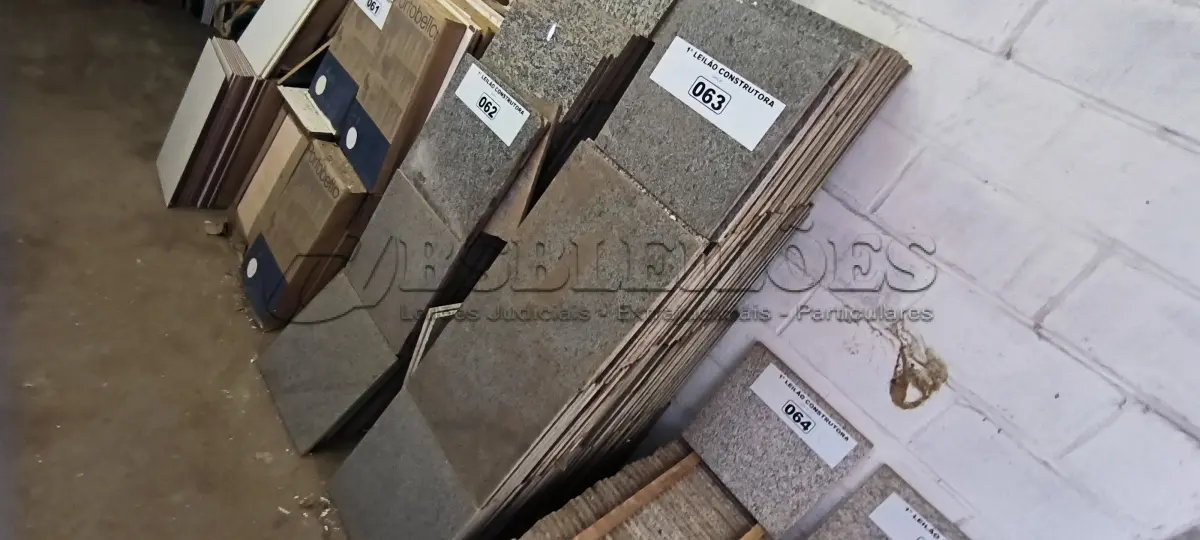 LOTE 063 - 01 LOTE COM PEDRAS DIVERSAS (NO ESTADO, NÃO SABEMOS SE FUNCIONA. LEILÃO NÃO TEM GARANTIA E NEM DEVOLUÇÃO).