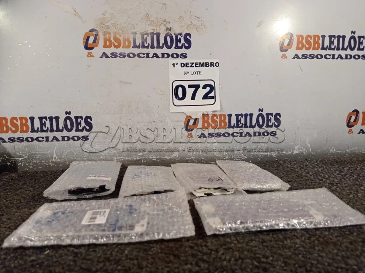 LOTE 072 - 01 LOTE COM VÁRIAS PEÇAS PARA IPHONE5. (NO ESTADO) ATENÇÃO! FAZER A VISITAÇÃO ANTES DE ARREMATAR, NÃO SABEMOS SE FUNCIONA. LEILÃO NÃO TEM GARANTIA E NEM DEVOLUÇÃO, SUJEITO A POSSÍVEIS AVARIAS VISÍVEIS/OCULTAS E/OU AUSÊNCIA DE COMPONENTES.