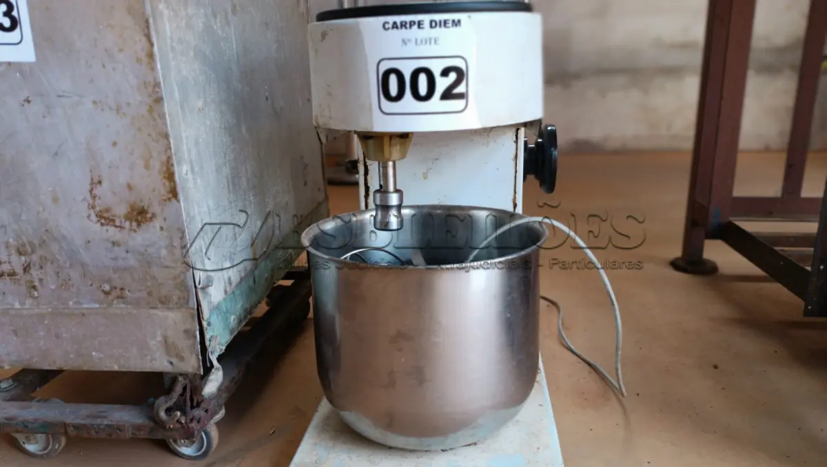 LOTE 002 - 01 BATEDEIRA INDUSTRIAL (NO ESTADO DE CONSERVAÇÃO QUE SE ENCONTRA, NÃO SABEMOS SE FUNCIONA. LEILÃO NÃO TEM GARANTIA E NEM DEVOLUÇÃO).
