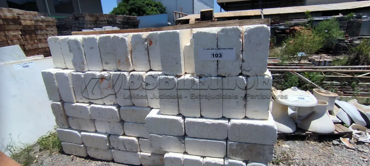 LOTE 103 - 01 LOTE COM PEÇAS EM ISOPOR (NO ESTADO, NÃO SABEMOS SE FUNCIONA. LEILÃO NÃO TEM GARANTIA E NEM DEVOLUÇÃO).