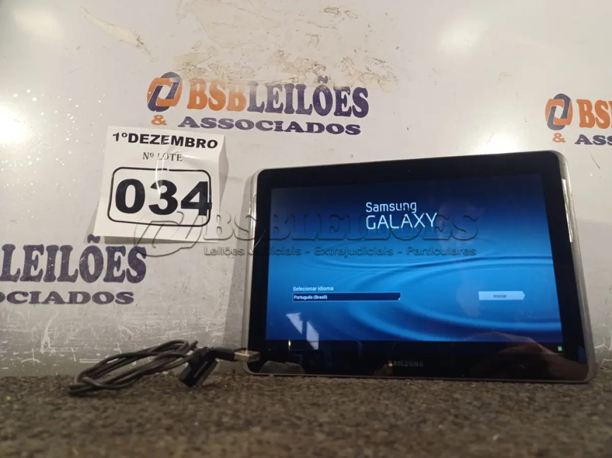 LOTE 034 - 01 TABLET SAMSUNG. (NO ESTADO) ATENÇÃO! FAZER A VISITAÇÃO ANTES DE ARREMATAR, NÃO SABEMOS SE FUNCIONA. LEILÃO NÃO TEM GARANTIA E NEM DEVOLUÇÃO, SUJEITO A POSSÍVEIS AVARIAS VISÍVEIS/OCULTAS E/OU AUSÊNCIA DE COMPONENTES.