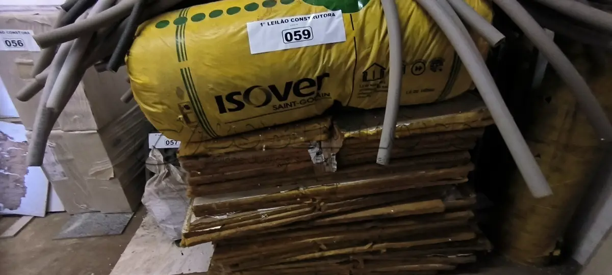 LOTE 059 - 01 LOTE COM MANTAS DE LÃ DE VIDRO (NO ESTADO, NÃO SABEMOS SE FUNCIONA. LEILÃO NÃO TEM GARANTIA E NEM DEVOLUÇÃO).