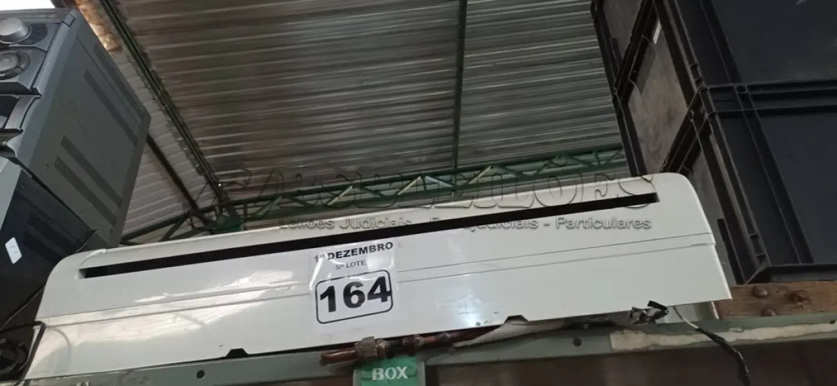 LOTE 164 - 01 EVAPORADORA MARCA CARRIER 12000BTU. (NO ESTADO) ATENÇÃO! FAZER A VISITAÇÃO ANTES DE ARREMATAR, NÃO SABEMOS SE FUNCIONA. LEILÃO NÃO TEM GARANTIA E NEM DEVOLUÇÃO, SUJEITO A POSSÍVEIS AVARIAS VISÍVEIS/OCULTAS E/OU AUSÊNCIA DE COMPONENTES.