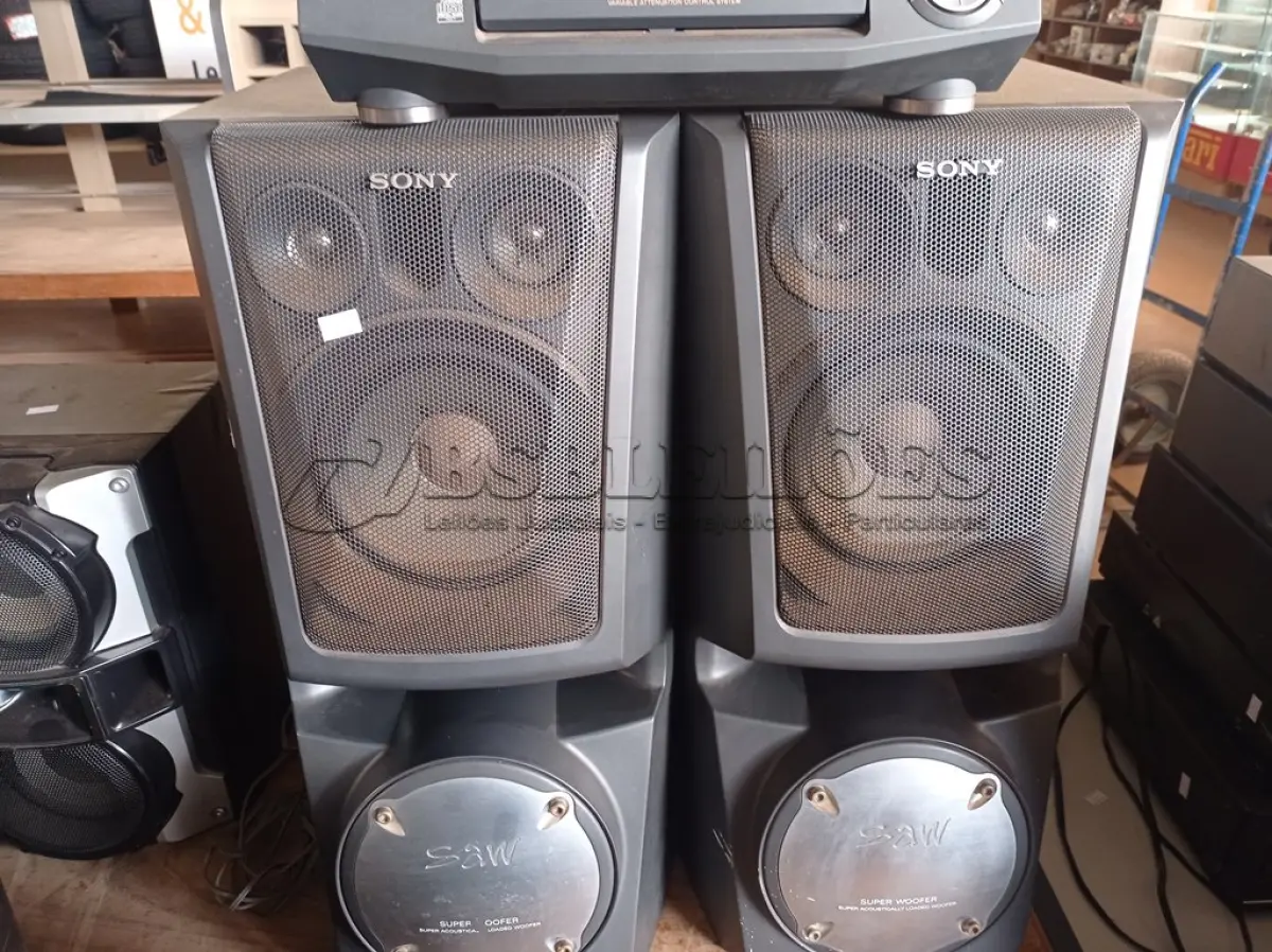 LOTE 085 - 01 APARELHO DE SOM 3X1 MARCA SONY. (NO ESTADO) ATENÇÃO! FAZER A VISITAÇÃO ANTES DE ARREMATAR, NÃO SABEMOS SE FUNCIONA. LEILÃO NÃO TEM GARANTIA E NEM DEVOLUÇÃO, SUJEITO A POSSÍVEIS AVARIAS VISÍVEIS/OCULTAS E/OU AUSÊNCIA DE COMPONENTES.