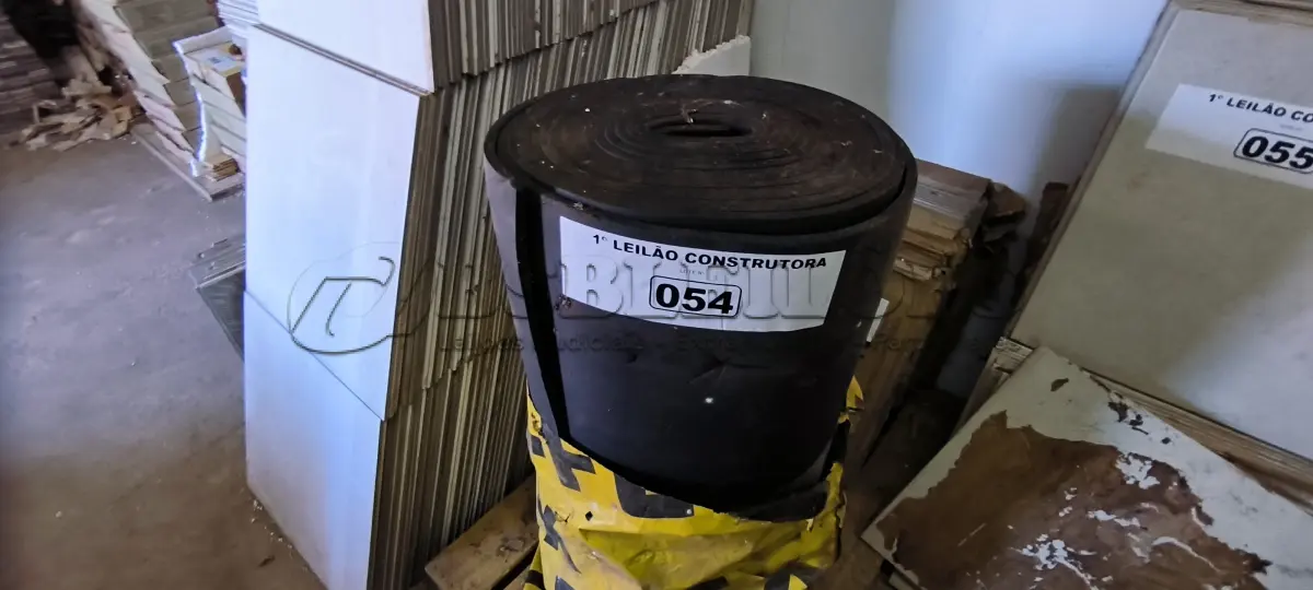 LOTE 054 - 01 ROLO DE ISOLANTE TÉRMICO (NO ESTADO, NÃO SABEMOS SE FUNCIONA. LEILÃO NÃO TEM GARANTIA E NEM DEVOLUÇÃO).