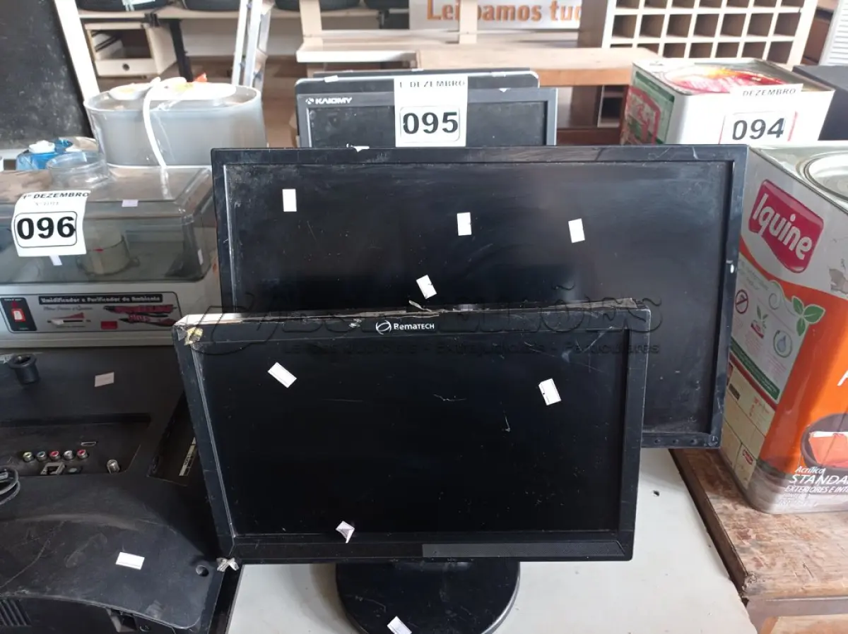 LOTE 095 - 07 MONITORES MARCAS E MODELOS DIVERSOS PARA RETIRADA DE PEÇAS. (NO ESTADO) ATENÇÃO! FAZER A VISITAÇÃO ANTES DE ARREMATAR, NÃO SABEMOS SE FUNCIONA. LEILÃO NÃO TEM GARANTIA E NEM DEVOLUÇÃO, SUJEITO A POSSÍVEIS AVARIAS VISÍVEIS/OCULTAS E/OU AUSÊNCIA DE COMPONENTES.