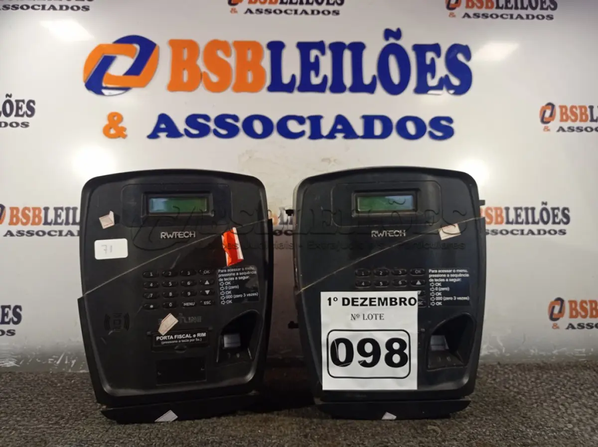 LOTE 098 - 02 RELÓGIOS DE PONTO. (NO ESTADO) ATENÇÃO! FAZER A VISITAÇÃO ANTES DE ARREMATAR, NÃO SABEMOS SE FUNCIONA. LEILÃO NÃO TEM GARANTIA E NEM DEVOLUÇÃO, SUJEITO A POSSÍVEIS AVARIAS VISÍVEIS/OCULTAS E/OU AUSÊNCIA DE COMPONENTES.