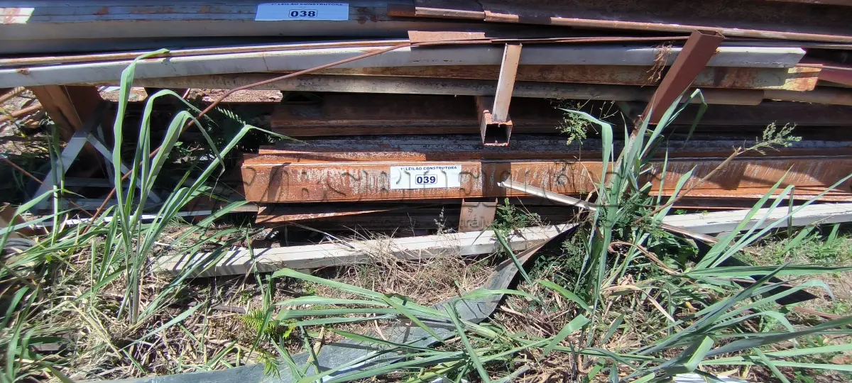 LOTE 039 - 01 LOTE COM FERRAGENS DIVERSAS (NO ESTADO, NÃO SABEMOS SE FUNCIONA. LEILÃO NÃO TEM GARANTIA E NEM DEVOLUÇÃO).