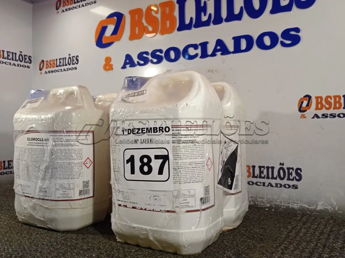 LOTE 187 - 20 LITROS DE CLOROCLEAN, LIMPADOR DESINFETANTE CLORADO PARA INDÚSTRIAS ALIMENTÍCIAS E AFINS. (NO ESTADO) ATENÇÃO! FAZER A VISITAÇÃO ANTES DE ARREMATAR, NÃO SABEMOS SE FUNCIONA. LEILÃO NÃO TEM GARANTIA E NEM DEVOLUÇÃO, SUJEITO A POSSÍVEIS AVARIAS VISÍVEIS/OCULTAS E/OU AUSÊNCIA DE COMPONENTES.