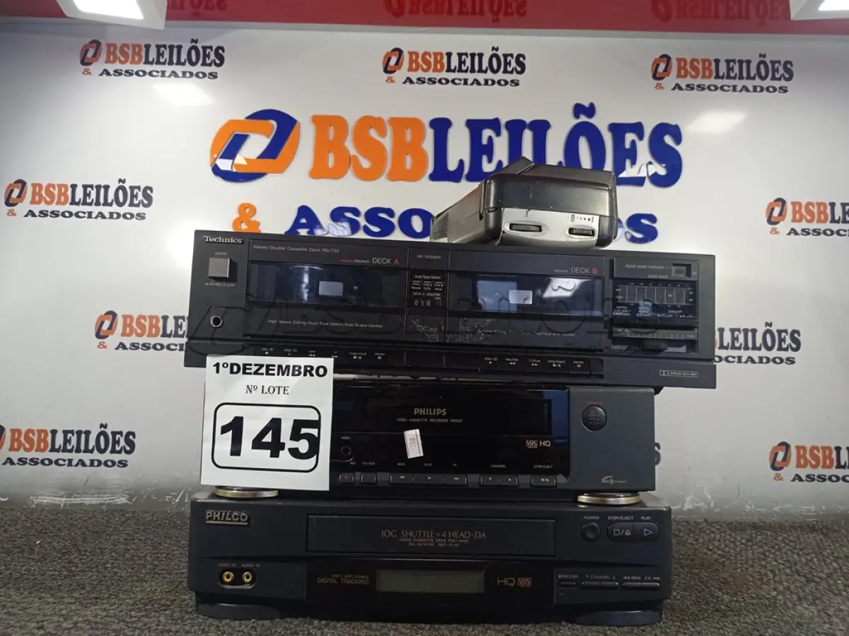 LOTE 145 - 01 STÉREO DUPLO DECK, 02 VIDEOCASSETES E 01 RADIO. (NO ESTADO) ATENÇÃO! FAZER A VISITAÇÃO ANTES DE ARREMATAR, NÃO SABEMOS SE FUNCIONA. LEILÃO NÃO TEM GARANTIA E NEM DEVOLUÇÃO, SUJEITO A POSSÍVEIS AVARIAS VISÍVEIS/OCULTAS E/OU AUSÊNCIA DE COMPONENTES.