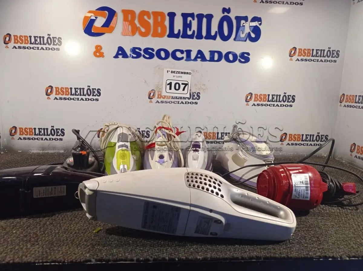 LOTE 107 - 05 FERROS DE PASSAR E 03 ASPIRADORES DE PÓ MARCAS E MODELOS DIVERSOS PRA RETIRADA DE PEÇAS. (NO ESTADO) ATENÇÃO! FAZER A VISITAÇÃO ANTES DE ARREMATAR, NÃO SABEMOS SE FUNCIONA. LEILÃO NÃO TEM GARANTIA E NEM DEVOLUÇÃO, SUJEITO A POSSÍVEIS AVARIAS VISÍVEIS/OCULTAS E/OU AUSÊNCIA DE COMPONENTES.