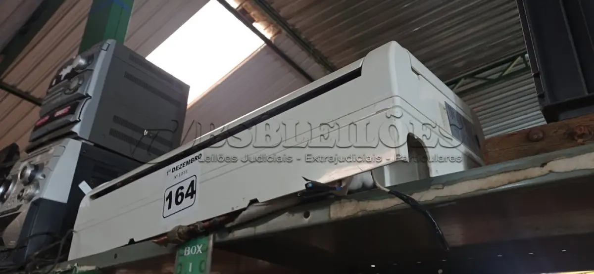 LOTE 164 - 01 EVAPORADORA MARCA CARRIER 12000BTU. (NO ESTADO) ATENÇÃO! FAZER A VISITAÇÃO ANTES DE ARREMATAR, NÃO SABEMOS SE FUNCIONA. LEILÃO NÃO TEM GARANTIA E NEM DEVOLUÇÃO, SUJEITO A POSSÍVEIS AVARIAS VISÍVEIS/OCULTAS E/OU AUSÊNCIA DE COMPONENTES.