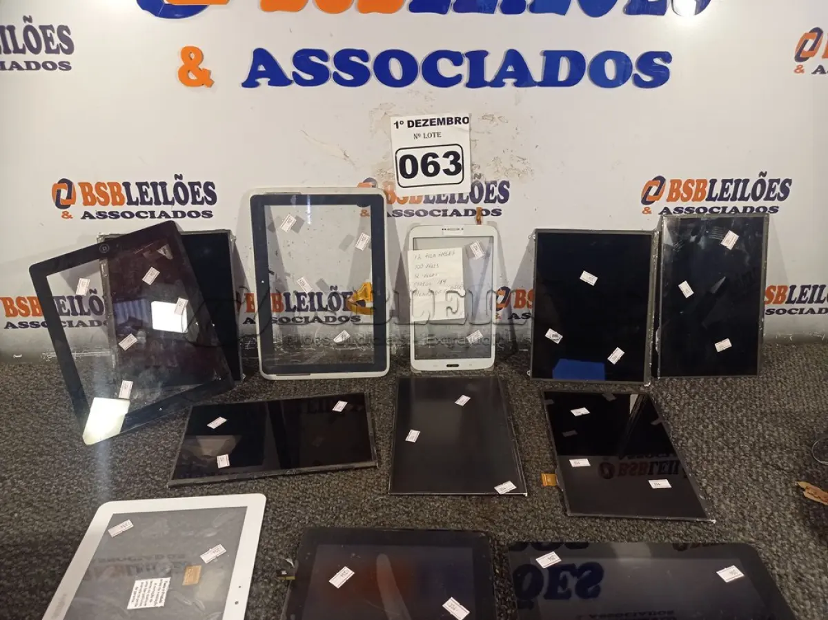 LOTE 063 - 01 LOTE COM VÁRIAS TELAS PARA TABLET MARCAS E MODELOS DIVERSOS. (NO ESTADO) ATENÇÃO! FAZER A VISITAÇÃO ANTES DE ARREMATAR, NÃO SABEMOS SE FUNCIONA. LEILÃO NÃO TEM GARANTIA E NEM DEVOLUÇÃO, SUJEITO A POSSÍVEIS AVARIAS VISÍVEIS/OCULTAS E/OU AUSÊNCIA DE COMPONENTES.