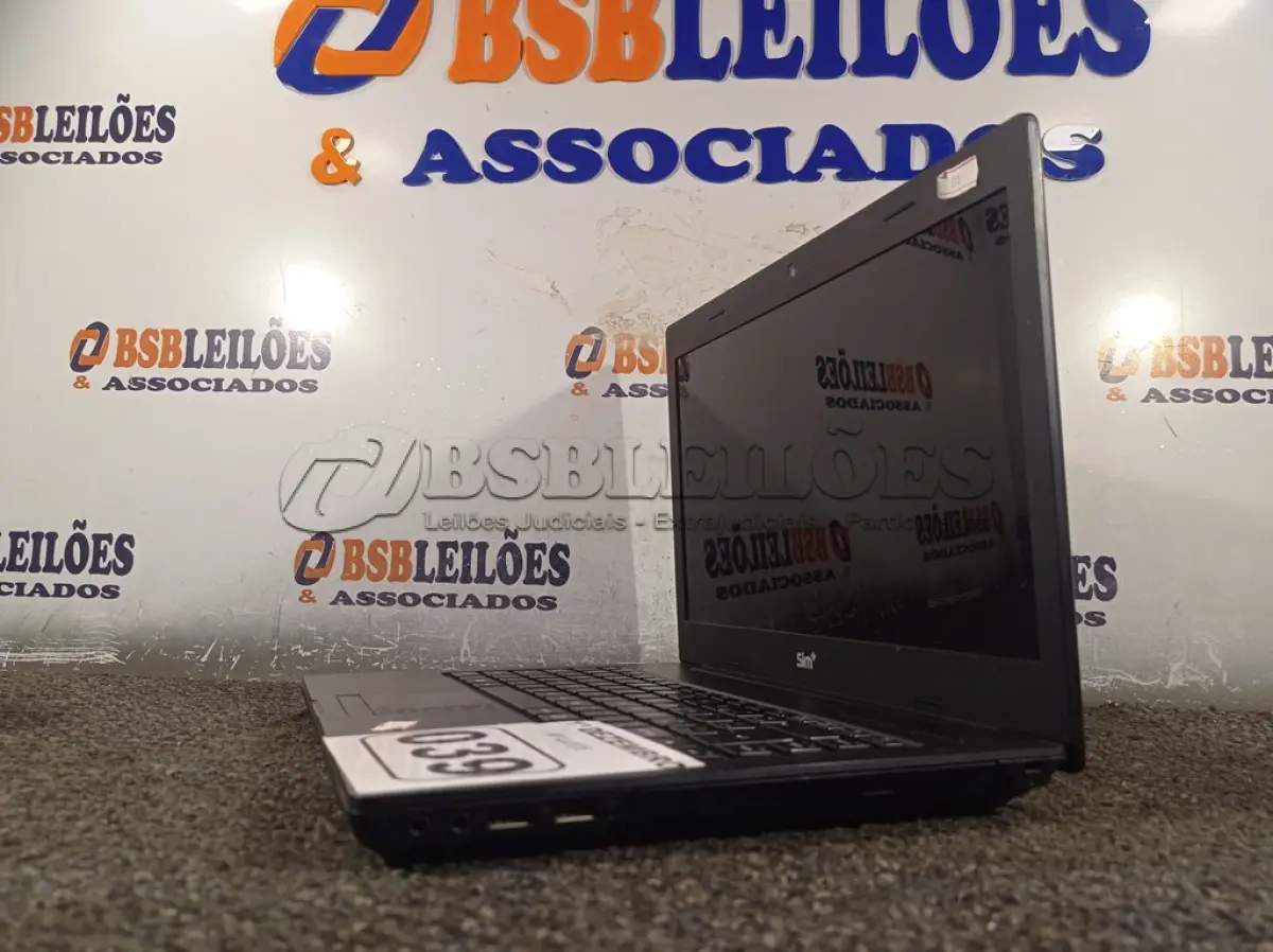 LOTE 039 - 01 NOTEBOOK MARCA SIM+. (NO ESTADO) ATENÇÃO! FAZER A VISITAÇÃO ANTES DE ARREMATAR, NÃO SABEMOS SE FUNCIONA. LEILÃO NÃO TEM GARANTIA E NEM DEVOLUÇÃO, SUJEITO A POSSÍVEIS AVARIAS VISÍVEIS/OCULTAS E/OU AUSÊNCIA DE COMPONENTES.