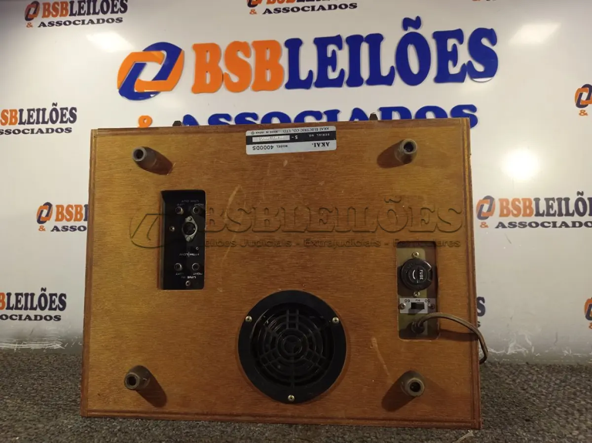 LOTE 109 - 01 GRAVADOR DE ROLO AKAI. (NO ESTADO) ATENÇÃO! FAZER A VISITAÇÃO ANTES DE ARREMATAR, NÃO SABEMOS SE FUNCIONA. LEILÃO NÃO TEM GARANTIA E NEM DEVOLUÇÃO, SUJEITO A POSSÍVEIS AVARIAS VISÍVEIS/OCULTAS E/OU AUSÊNCIA DE COMPONENTES.