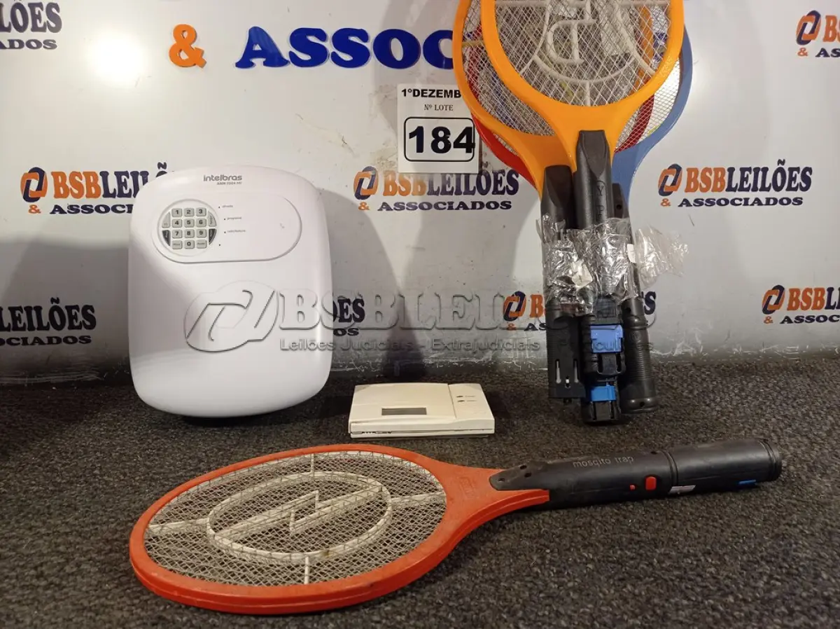 LOTE 184 - 01 CENTRAL DE ALARME E 05 RAQUETES MATA MOSQUITO. (NO ESTADO) ATENÇÃO! FAZER A VISITAÇÃO ANTES DE ARREMATAR, NÃO SABEMOS SE FUNCIONA. LEILÃO NÃO TEM GARANTIA E NEM DEVOLUÇÃO, SUJEITO A POSSÍVEIS AVARIAS VISÍVEIS/OCULTAS E/OU AUSÊNCIA DE COMPONENTES.