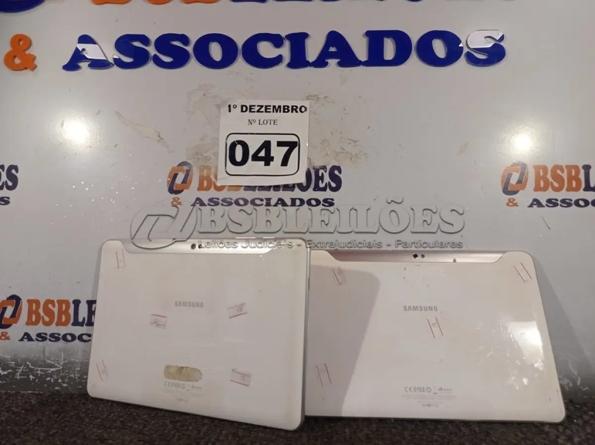 LOTE 047 - 02 TABLET SAMSUNG. (NO ESTADO) ATENÇÃO! FAZER A VISITAÇÃO ANTES DE ARREMATAR, NÃO SABEMOS SE FUNCIONA. LEILÃO NÃO TEM GARANTIA E NEM DEVOLUÇÃO, SUJEITO A POSSÍVEIS AVARIAS VISÍVEIS/OCULTAS E/OU AUSÊNCIA DE COMPONENTES.