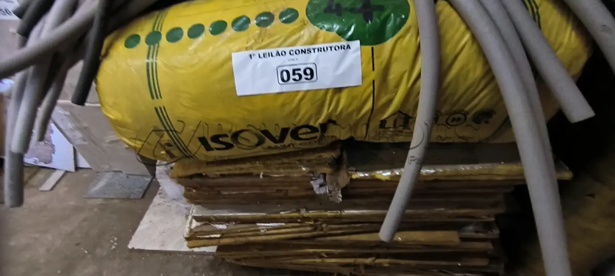 LOTE 059 - 01 LOTE COM MANTAS DE LÃ DE VIDRO (NO ESTADO, NÃO SABEMOS SE FUNCIONA. LEILÃO NÃO TEM GARANTIA E NEM DEVOLUÇÃO).