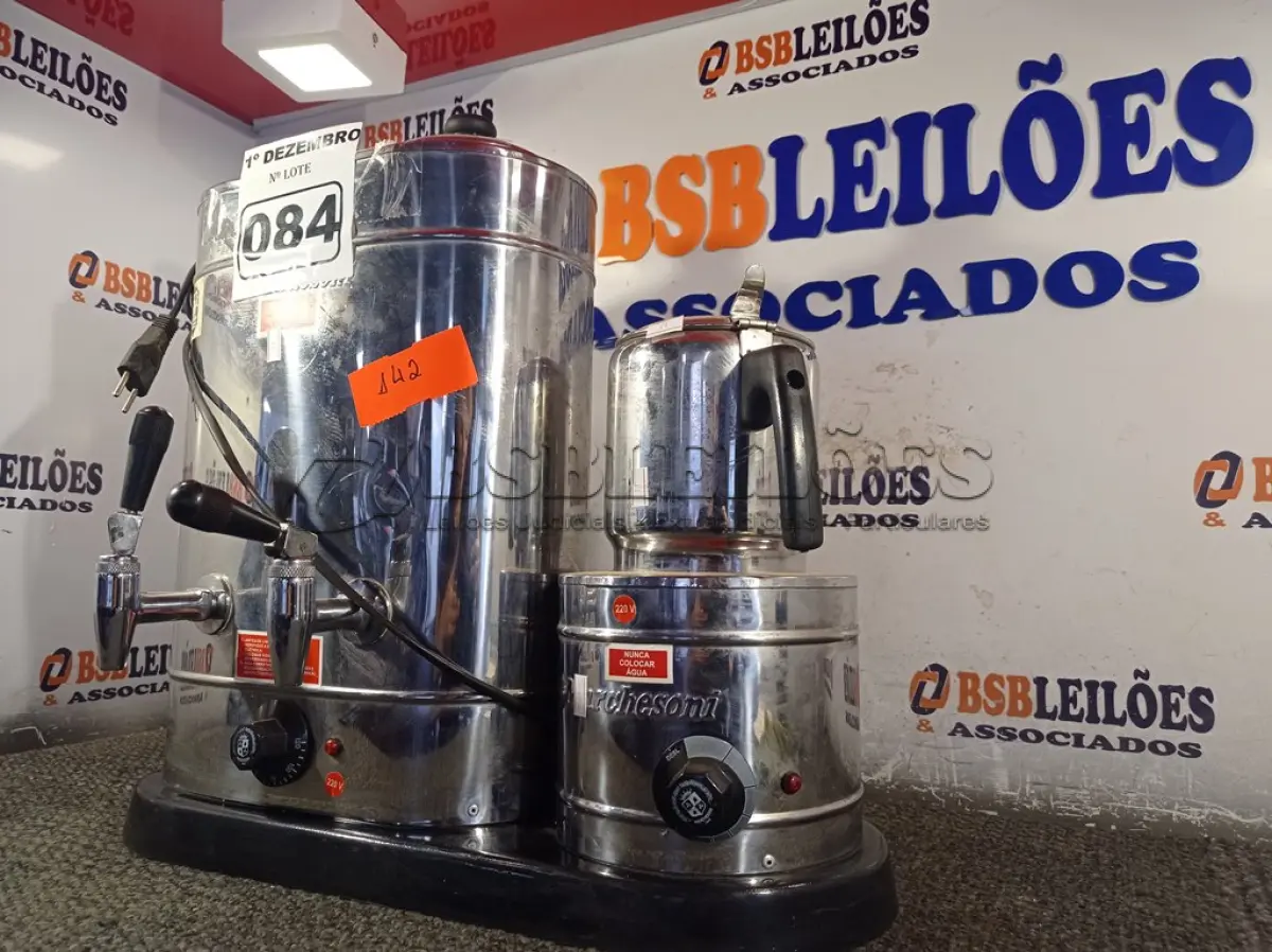 LOTE 084 - 01 CAFETEIRA INDUSTRIAL. (NO ESTADO) ATENÇÃO! FAZER A VISITAÇÃO ANTES DE ARREMATAR, NÃO SABEMOS SE FUNCIONA. LEILÃO NÃO TEM GARANTIA E NEM DEVOLUÇÃO, SUJEITO A POSSÍVEIS AVARIAS VISÍVEIS/OCULTAS E/OU AUSÊNCIA DE COMPONENTES.
