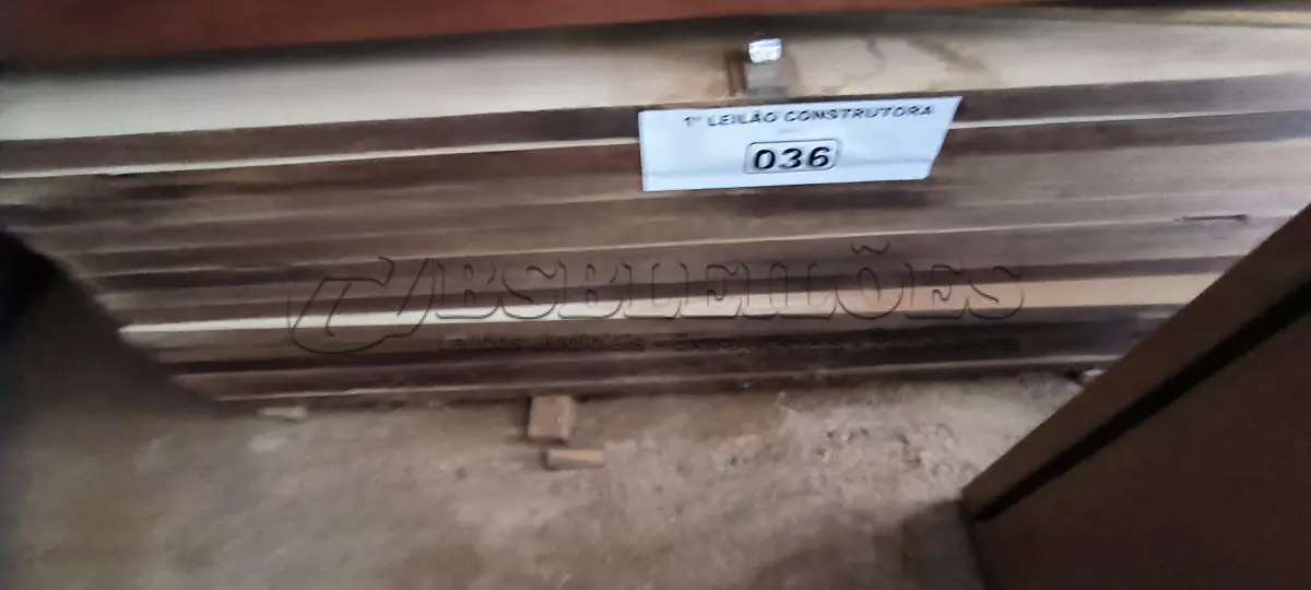 LOTE 036 - 01 LOTE COM PORTAS EM MADEIRAS EM FORMICAS (NO ESTADO, NÃO SABEMOS SE FUNCIONA. LEILÃO NÃO TEM GARANTIA E NEM DEVOLUÇÃO).