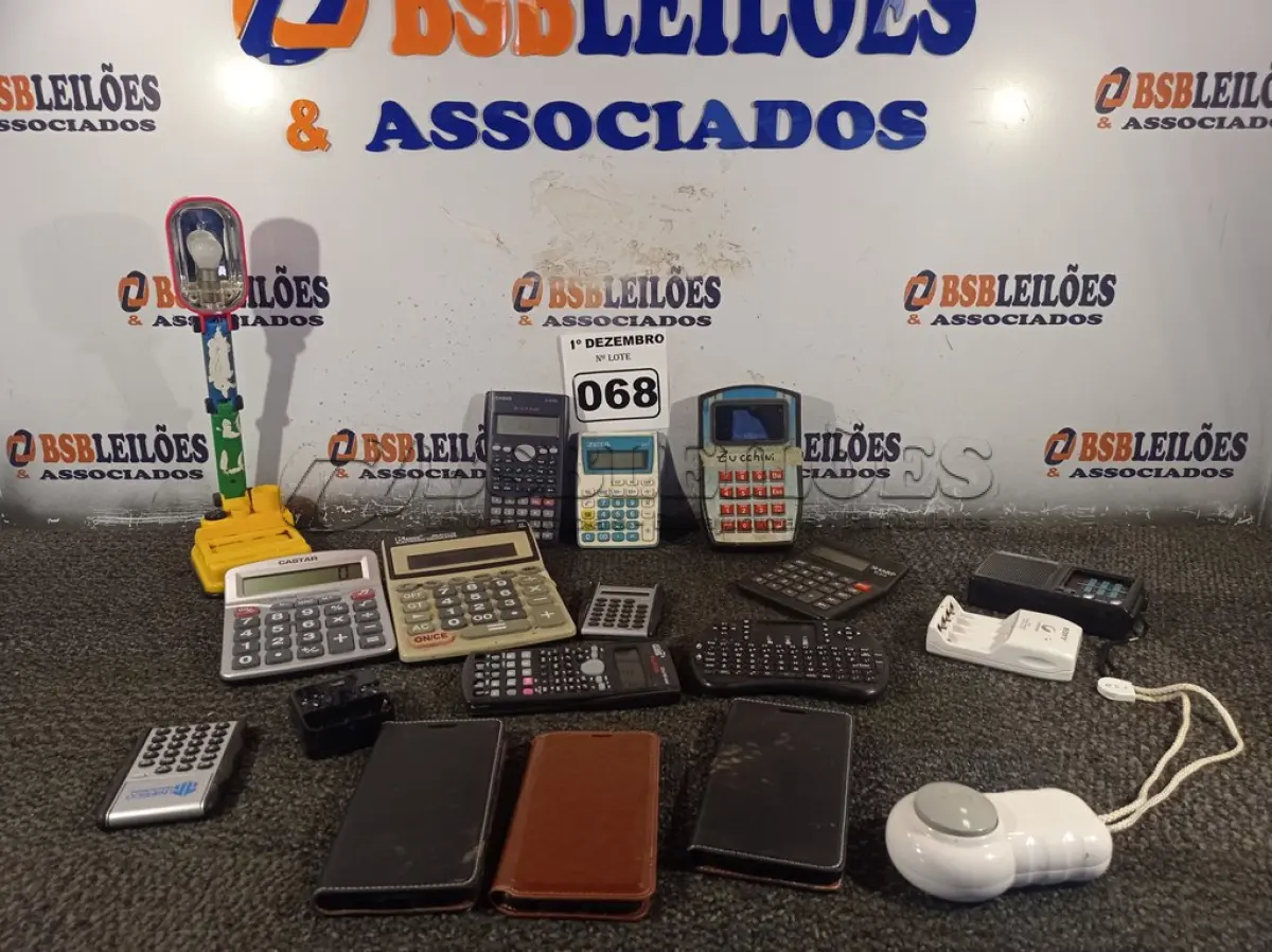 LOTE 068 - 01 LOTE COM VÁRIAS CALCULADORES MARCAS E MODELOS DIVERSOS. (NO ESTADO) ATENÇÃO! FAZER A VISITAÇÃO ANTES DE ARREMATAR, NÃO SABEMOS SE FUNCIONA. LEILÃO NÃO TEM GARANTIA E NEM DEVOLUÇÃO, SUJEITO A POSSÍVEIS AVARIAS VISÍVEIS/OCULTAS E/OU AUSÊNCIA DE COMPONENTES.