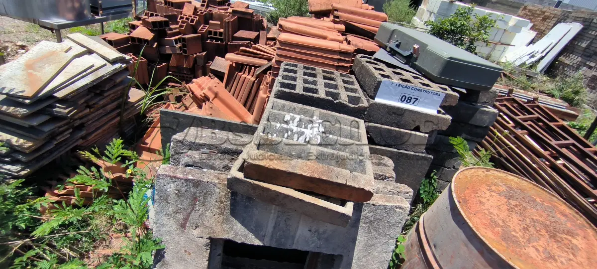 LOTE 087 - 01 LOTE COM RALOS QUADRADOS EM CONCRETO E TAMPAS EM CONCRETO (NO ESTADO, NÃO SABEMOS SE FUNCIONA. LEILÃO NÃO TEM GARANTIA E NEM DEVOLUÇÃO).