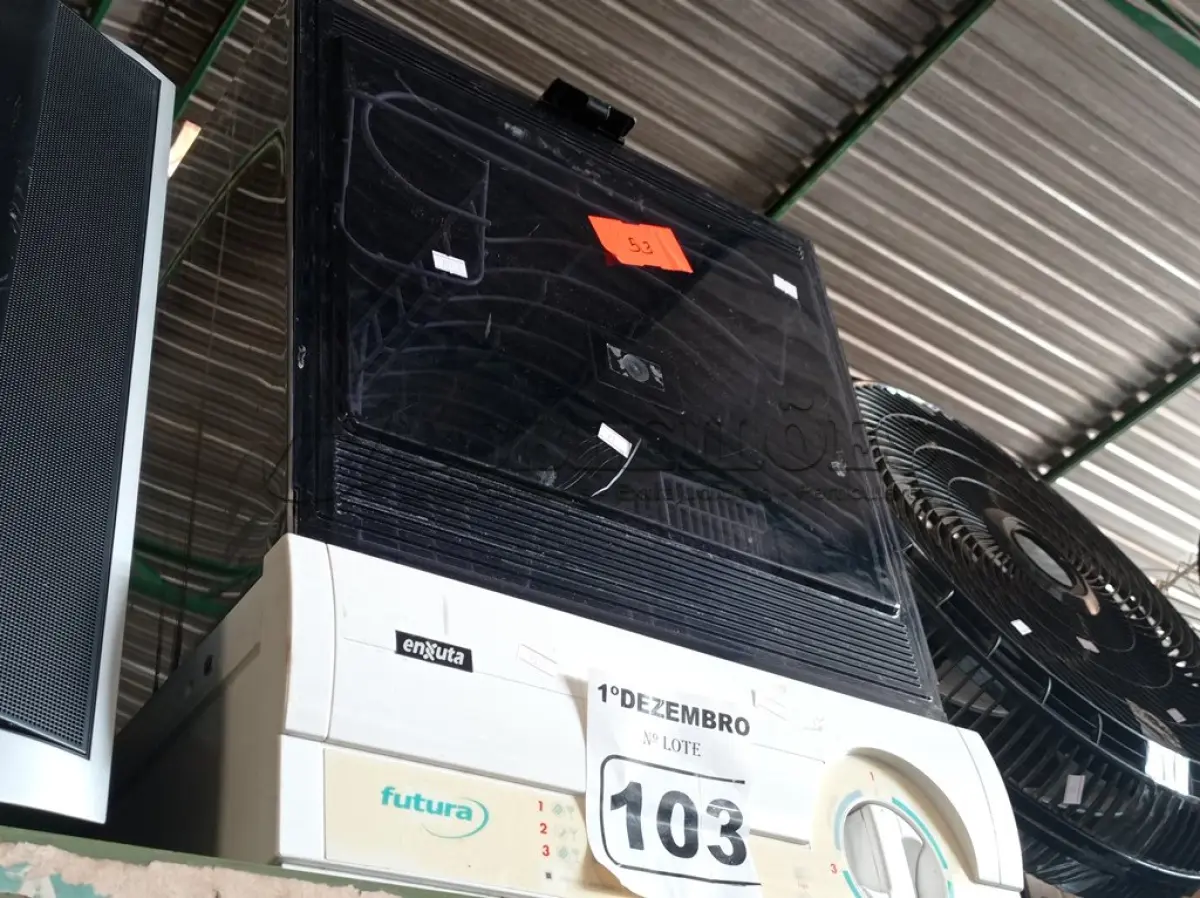 LOTE 103 - 01 LAVA LOUÇAS ENXUTA. (NO ESTADO) ATENÇÃO! FAZER A VISITAÇÃO ANTES DE ARREMATAR, NÃO SABEMOS SE FUNCIONA. LEILÃO NÃO TEM GARANTIA E NEM DEVOLUÇÃO, SUJEITO A POSSÍVEIS AVARIAS VISÍVEIS/OCULTAS E/OU AUSÊNCIA DE COMPONENTES.