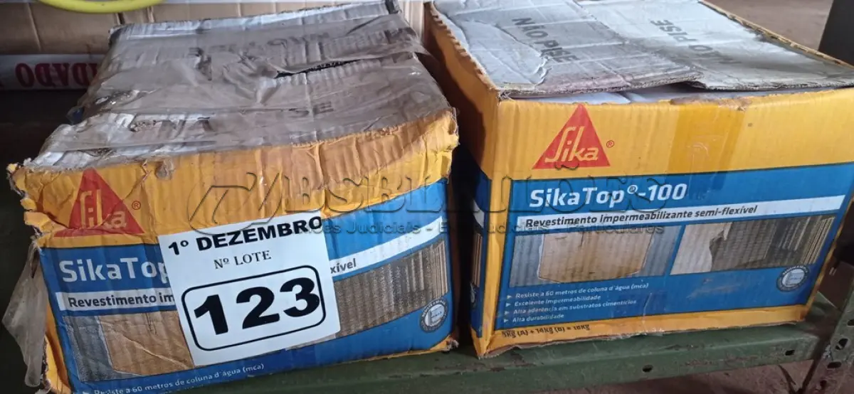 LOTE 123 - 02 CAIXAS DE REVESTIMENTO IMPERMEABILIZANTE SEMI-FLEXIVEL SIKA TOP 100 18KG. (NO ESTADO) ATENÇÃO! FAZER A VISITAÇÃO ANTES DE ARREMATAR, NÃO SABEMOS SE FUNCIONA. LEILÃO NÃO TEM GARANTIA E NEM DEVOLUÇÃO, SUJEITO A POSSÍVEIS AVARIAS VISÍVEIS/OCULTAS E/OU AUSÊNCIA DE COMPONENTES.