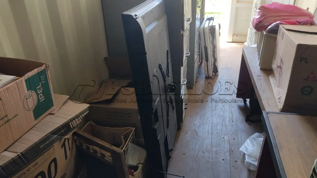 LOTE 021 - TV PHILCO, 50 POLEGADAS, COM 1, 30 DE LARGURA. (NO ESTADO, NÃO SABEMOS SE FUNCIONA. LEILÃO NÃO TEM GARANTIA E NEM DEVOLUÇÃO).