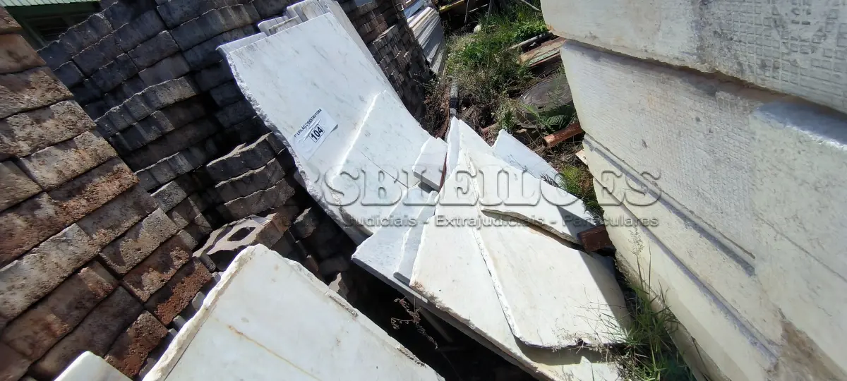 LOTE 104 - 01 LOTE COM PEDRA TAMANHOS DIVERSOS (NO ESTADO, NÃO SABEMOS SE FUNCIONA. LEILÃO NÃO TEM GARANTIA E NEM DEVOLUÇÃO).