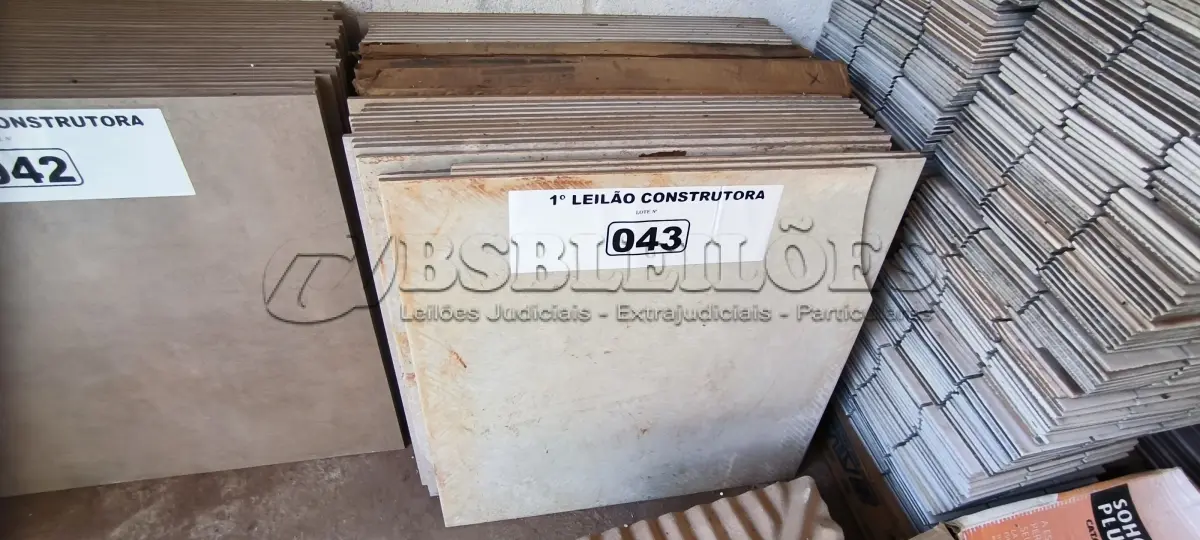 LOTE 043 - 01 LOTE COM PISOS 60CM X60CM (NO ESTADO, NÃO SABEMOS SE FUNCIONA. LEILÃO NÃO TEM GARANTIA E NEM DEVOLUÇÃO).