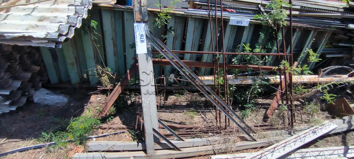 LOTE 076 - 01 LOTE COM FERRAGENS DIVERSAS (NO ESTADO, NÃO SABEMOS SE FUNCIONA. LEILÃO NÃO TEM GARANTIA E NEM DEVOLUÇÃO).