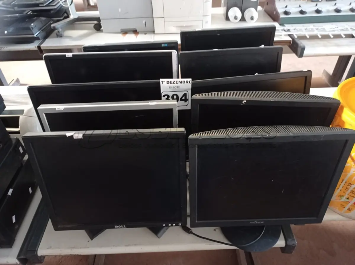 LOTE 394 - 10 MONITORES MARCAS E MODELOS DIVERSOS PARA RETIRADA DE PEÇAS. (NO ESTADO) ATENÇÃO! FAZER A VISITAÇÃO ANTES DE ARREMATAR, NÃO SABEMOS SE FUNCIONA. LEILÃO NÃO TEM GARANTIA E NEM DEVOLUÇÃO, SUJEITO A POSSÍVEIS AVARIAS VISÍVEIS/OCULTAS E/OU AUSÊNCIA DE COMPONENTES.