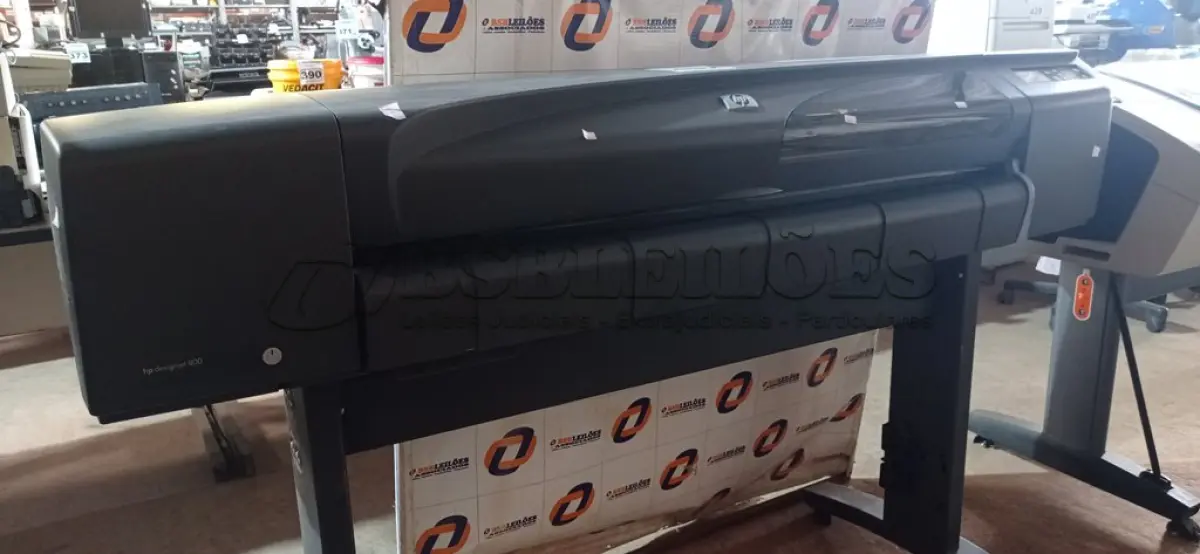 LOTE 452 - 01 PLOTTER MARCA HP. (NO ESTADO) ATENÇÃO! FAZER A VISITAÇÃO ANTES DE ARREMATAR, NÃO SABEMOS SE FUNCIONA. LEILÃO NÃO TEM GARANTIA E NEM DEVOLUÇÃO, SUJEITO A POSSÍVEIS AVARIAS VISÍVEIS/OCULTAS E/OU AUSÊNCIA DE COMPONENTES.