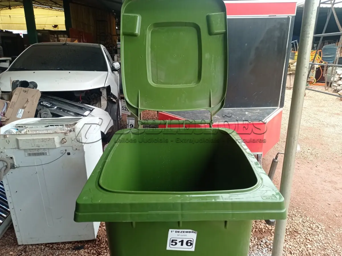 LOTE 516 - 01 CONTAINER HDPE EM-840 360L. (NO ESTADO) ATENÇÃO! FAZER A VISITAÇÃO ANTES DE ARREMATAR, NÃO SABEMOS SE FUNCIONA. LEILÃO NÃO TEM GARANTIA E NEM DEVOLUÇÃO, SUJEITO A POSSÍVEIS AVARIAS VISÍVEIS/OCULTAS E/OU AUSÊNCIA DE COMPONENTES.