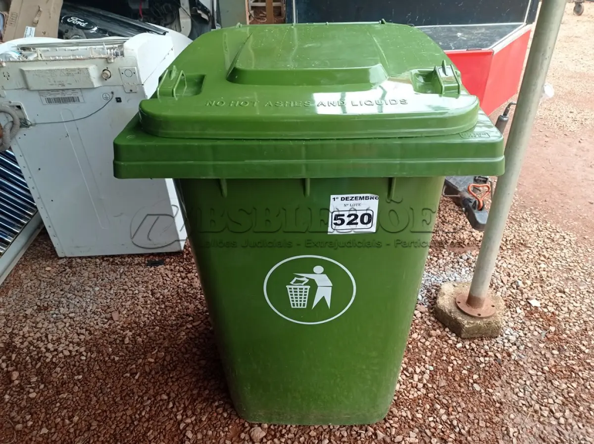 LOTE 520 - 01 CONTAINER HDPE EM-840 360L. (NO ESTADO) ATENÇÃO! FAZER A VISITAÇÃO ANTES DE ARREMATAR, NÃO SABEMOS SE FUNCIONA. LEILÃO NÃO TEM GARANTIA E NEM DEVOLUÇÃO, SUJEITO A POSSÍVEIS AVARIAS VISÍVEIS/OCULTAS E/OU AUSÊNCIA DE COMPONENTES.