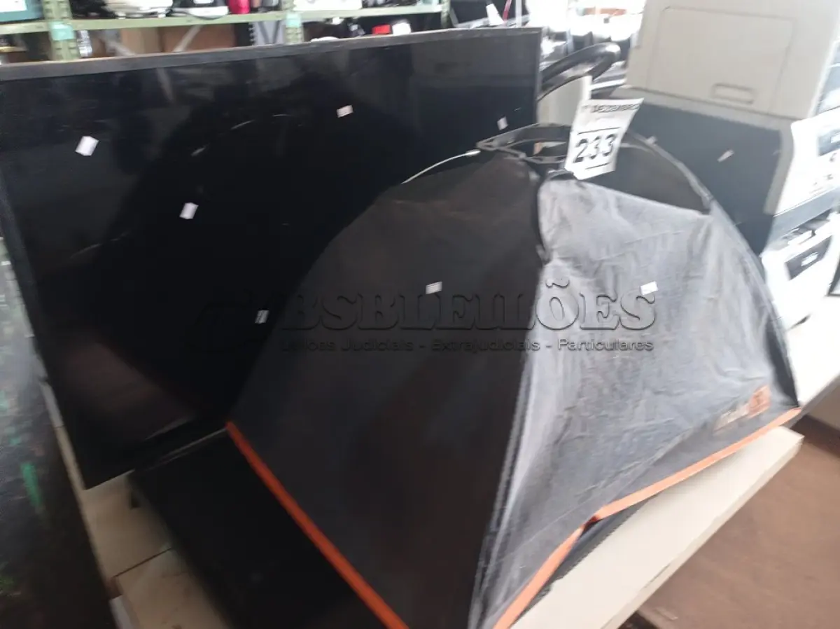 LOTE 233 - 01 PHOTO LIGHT SISTEM E 02 TV’S MARCAS E MODELOS DIVERSOS PARA RETIRADA DE PEÇAS. (NO ESTADO) ATENÇÃO! FAZER A VISITAÇÃO ANTES DE ARREMATAR, NÃO SABEMOS SE FUNCIONA. LEILÃO NÃO TEM GARANTIA E NEM DEVOLUÇÃO, SUJEITO A POSSÍVEIS AVARIAS VISÍVEIS/OCULTAS E/OU AUSÊNCIA DE COMPONENTES.
