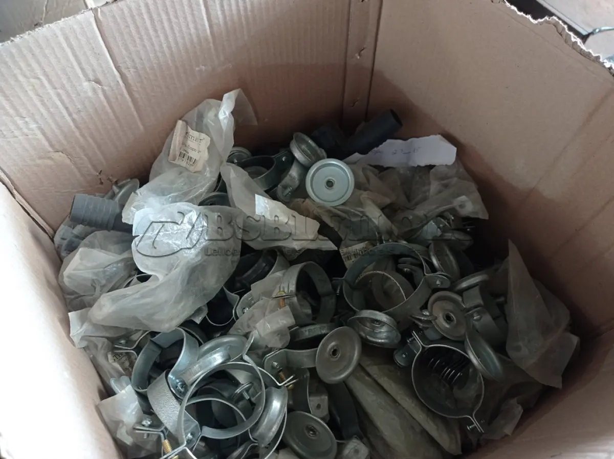 LOTE 288 - 01 LOTE COM VÁRIAS ABRAÇADEIRAS GALVANIZADAS. (NO ESTADO) ATENÇÃO! FAZER A VISITAÇÃO ANTES DE ARREMATAR, NÃO SABEMOS SE FUNCIONA. LEILÃO NÃO TEM GARANTIA E NEM DEVOLUÇÃO, SUJEITO A POSSÍVEIS AVARIAS VISÍVEIS/OCULTAS E/OU AUSÊNCIA DE COMPONENTES.