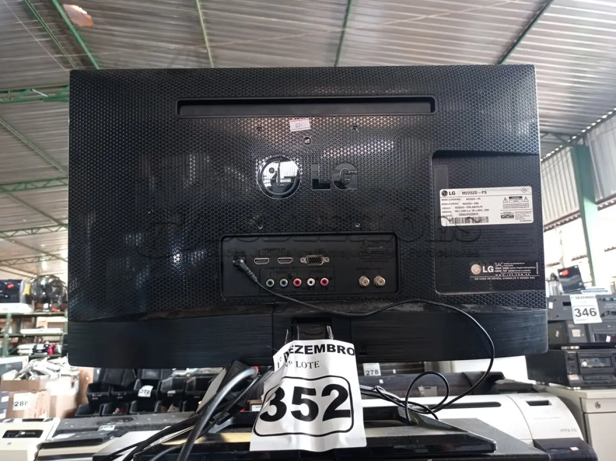 LOTE 352 - 01 DUPLICADORA DE DVD E 01 MONITOR. (NO ESTADO) ATENÇÃO! FAZER A VISITAÇÃO ANTES DE ARREMATAR, NÃO SABEMOS SE FUNCIONA. LEILÃO NÃO TEM GARANTIA E NEM DEVOLUÇÃO, SUJEITO A POSSÍVEIS AVARIAS VISÍVEIS/OCULTAS E/OU AUSÊNCIA DE COMPONENTES.