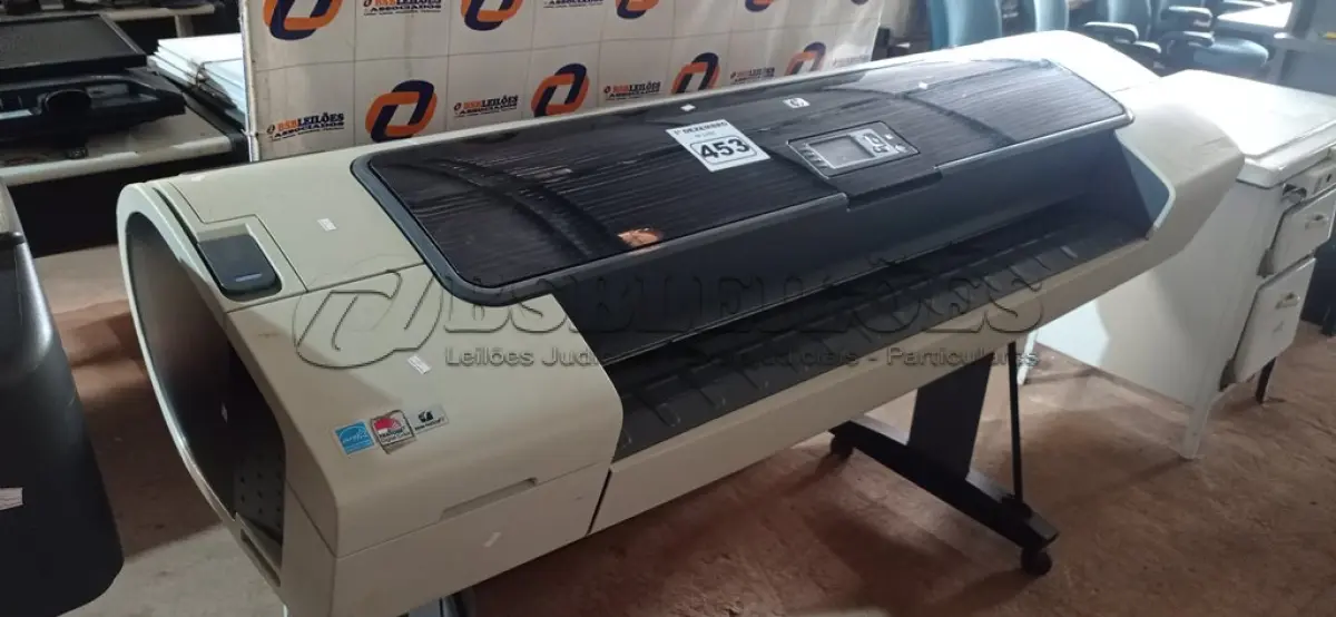 LOTE 453 - 01 PLOTTER MARCA HP MODELO DESIGNJET T1100PS. (NO ESTADO) ATENÇÃO! FAZER A VISITAÇÃO ANTES DE ARREMATAR, NÃO SABEMOS SE FUNCIONA. LEILÃO NÃO TEM GARANTIA E NEM DEVOLUÇÃO, SUJEITO A POSSÍVEIS AVARIAS VISÍVEIS/OCULTAS E/OU AUSÊNCIA DE COMPONENTES.