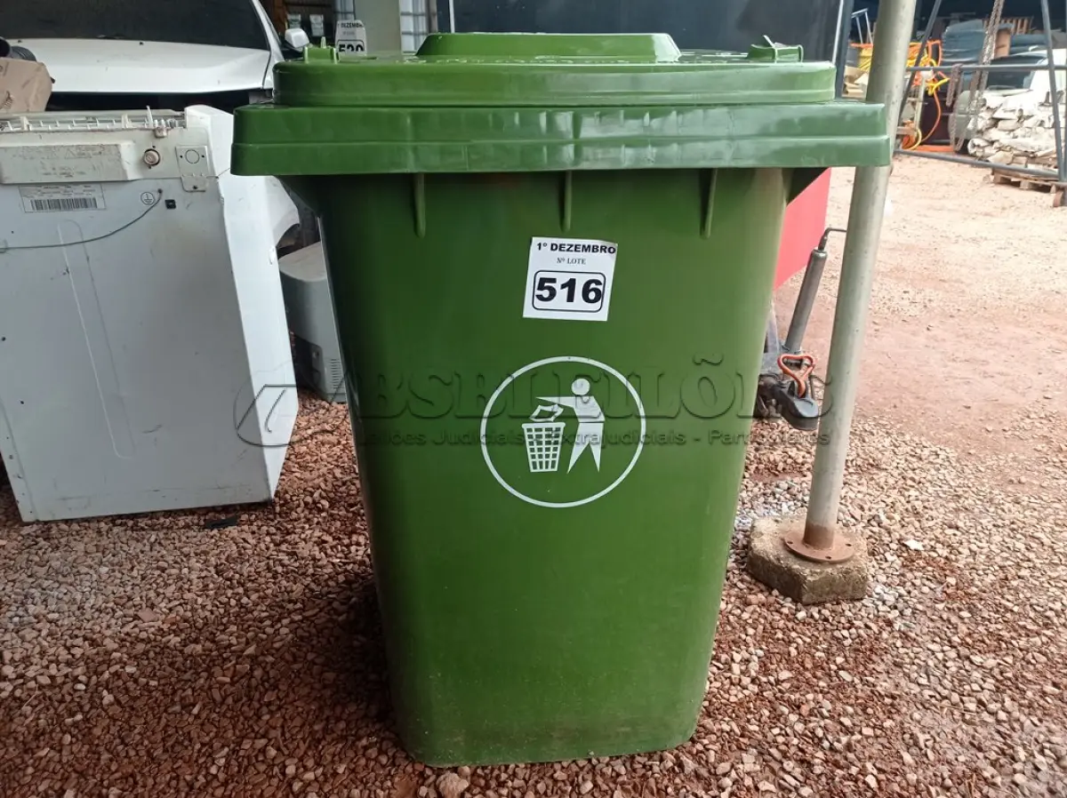 LOTE 516 - 01 CONTAINER HDPE EM-840 360L. (NO ESTADO) ATENÇÃO! FAZER A VISITAÇÃO ANTES DE ARREMATAR, NÃO SABEMOS SE FUNCIONA. LEILÃO NÃO TEM GARANTIA E NEM DEVOLUÇÃO, SUJEITO A POSSÍVEIS AVARIAS VISÍVEIS/OCULTAS E/OU AUSÊNCIA DE COMPONENTES.