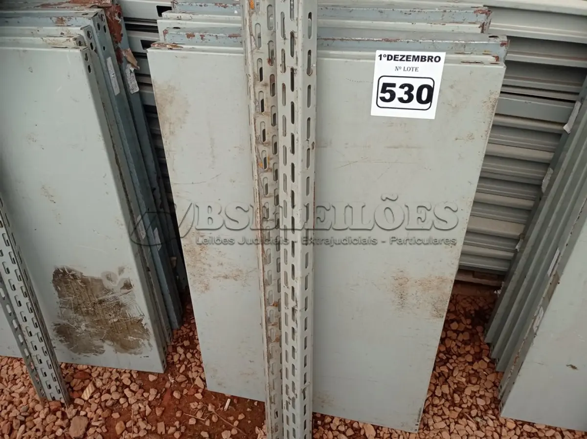 LOTE 530 - 01 ESTANTE DE AÇO COM 07 PRATELEIRAS. (NO ESTADO) ATENÇÃO! FAZER A VISITAÇÃO ANTES DE ARREMATAR, NÃO SABEMOS SE FUNCIONA. LEILÃO NÃO TEM GARANTIA E NEM DEVOLUÇÃO, SUJEITO A POSSÍVEIS AVARIAS VISÍVEIS/OCULTAS E/OU AUSÊNCIA DE COMPONENTES.
