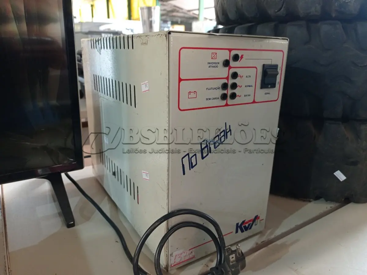 LOTE 364 - 01 NOBREAK. (NO ESTADO) ATENÇÃO! FAZER A VISITAÇÃO ANTES DE ARREMATAR, NÃO SABEMOS SE FUNCIONA. LEILÃO NÃO TEM GARANTIA E NEM DEVOLUÇÃO, SUJEITO A POSSÍVEIS AVARIAS VISÍVEIS/OCULTAS E/OU AUSÊNCIA DE COMPONENTES.