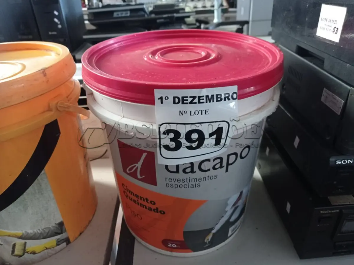 LOTE 391 - 01 BALDE DE CIMENTO QUEIMADO DACAPÓ 20KG. (NO ESTADO) ATENÇÃO! FAZER A VISITAÇÃO ANTES DE ARREMATAR, NÃO SABEMOS SE FUNCIONA. LEILÃO NÃO TEM GARANTIA E NEM DEVOLUÇÃO, SUJEITO A POSSÍVEIS AVARIAS VISÍVEIS/OCULTAS E/OU AUSÊNCIA DE COMPONENTES.