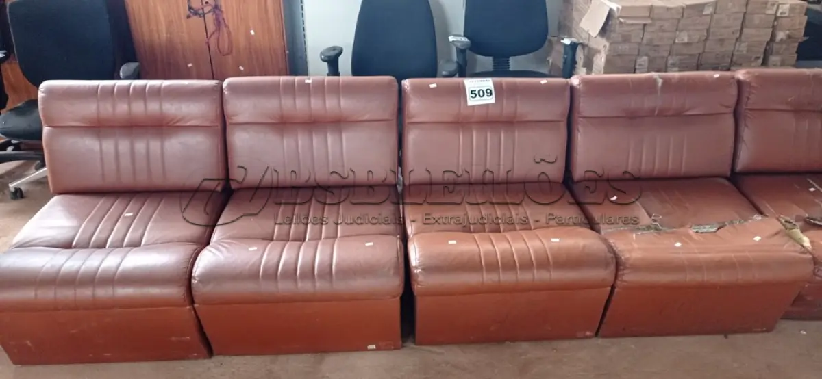 LOTE 509 - 05 SOFÁS DE 01 LUGAR. (NO ESTADO) ATENÇÃO! FAZER A VISITAÇÃO ANTES DE ARREMATAR, NÃO SABEMOS SE FUNCIONA. LEILÃO NÃO TEM GARANTIA E NEM DEVOLUÇÃO, SUJEITO A POSSÍVEIS AVARIAS VISÍVEIS/OCULTAS E/OU AUSÊNCIA DE COMPONENTES.