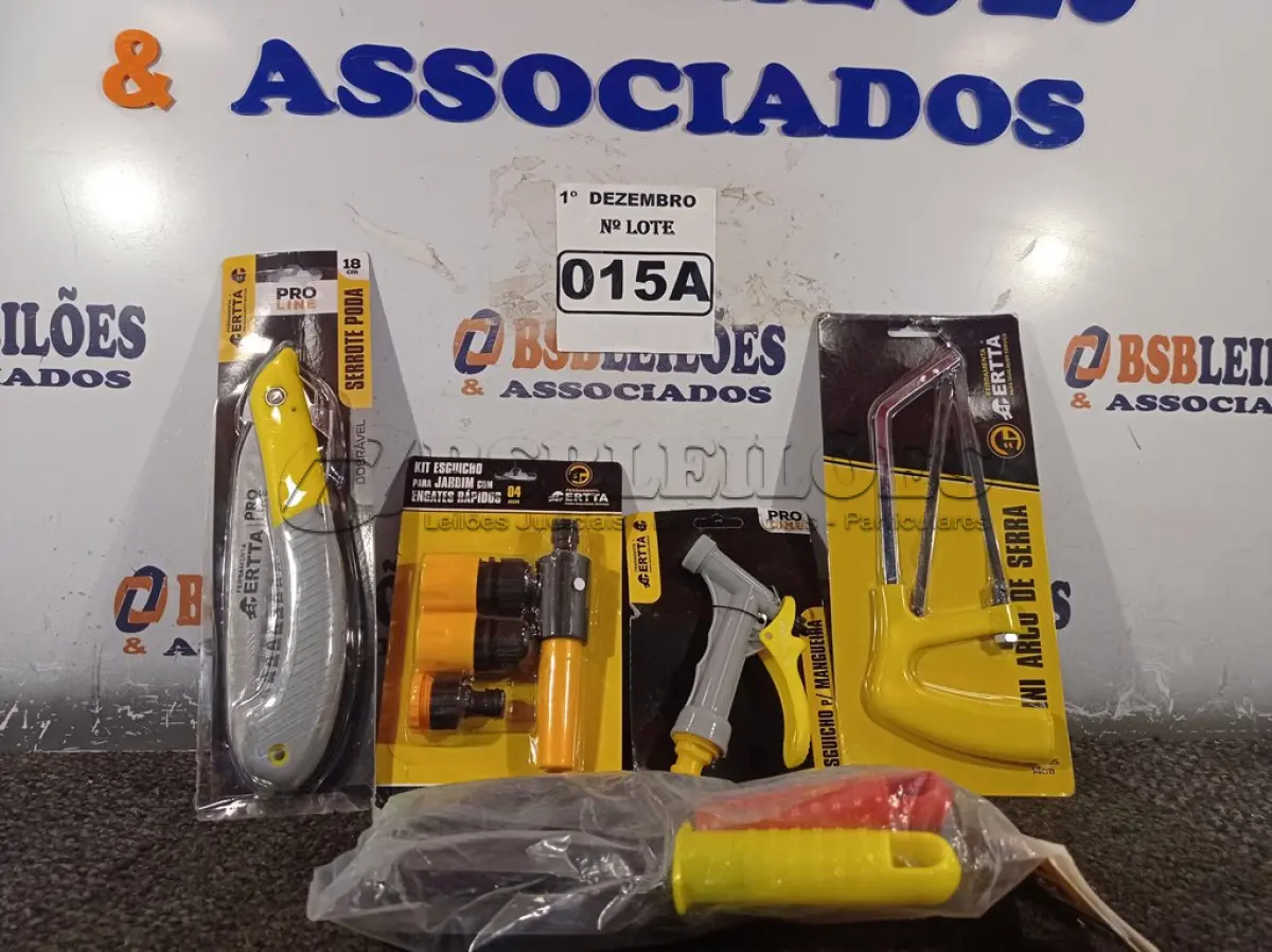 LOTE 015 - 01 KIT PARA JARDINAGEM. (NO ESTADO) ATENÇÃO! FAZER A VISITAÇÃO ANTES DE ARREMATAR, NÃO SABEMOS SE FUNCIONA. LEILÃO NÃO TEM GARANTIA E NEM DEVOLUÇÃO, SUJEITO A POSSÍVEIS AVARIAS VISÍVEIS/OCULTAS E/OU AUSÊNCIA DE COMPONENTES.