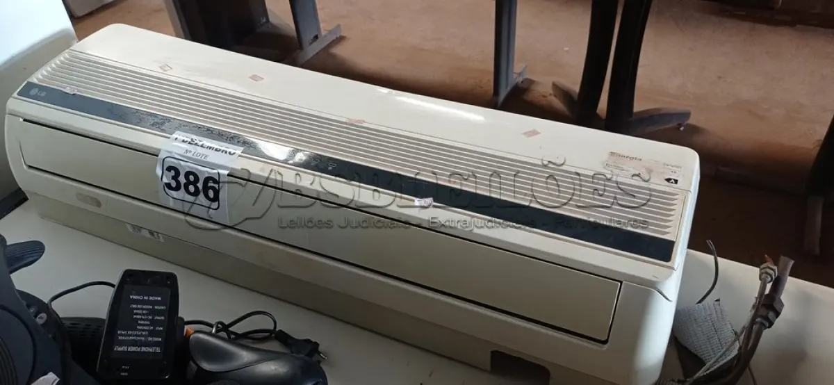 LOTE 386 - 01 EVAPORADORA MARCA LG 12000BTU. (NO ESTADO) ATENÇÃO! FAZER A VISITAÇÃO ANTES DE ARREMATAR, NÃO SABEMOS SE FUNCIONA. LEILÃO NÃO TEM GARANTIA E NEM DEVOLUÇÃO, SUJEITO A POSSÍVEIS AVARIAS VISÍVEIS/OCULTAS E/OU AUSÊNCIA DE COMPONENTES.
