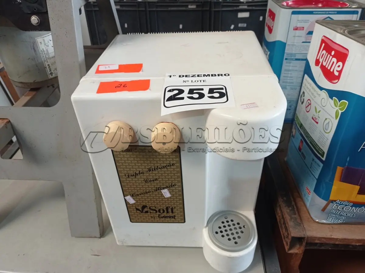 LOTE 255 - 01 PURIFICADOR DE ÁGUA REFRIGERADO MARCA SOFT. (NO ESTADO) ATENÇÃO! FAZER A VISITAÇÃO ANTES DE ARREMATAR, NÃO SABEMOS SE FUNCIONA. LEILÃO NÃO TEM GARANTIA E NEM DEVOLUÇÃO, SUJEITO A POSSÍVEIS AVARIAS VISÍVEIS/OCULTAS E/OU AUSÊNCIA DE COMPONENTES.