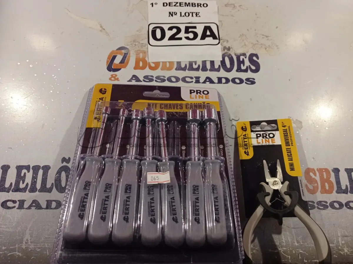 LOTE 025 - 01 KIT DE CHAVE CANHÃO E 01 MINI ALICATE UNIVERSAL 4”. (NO ESTADO) ATENÇÃO! FAZER A VISITAÇÃO ANTES DE ARREMATAR, NÃO SABEMOS SE FUNCIONA. LEILÃO NÃO TEM GARANTIA E NEM DEVOLUÇÃO, SUJEITO A POSSÍVEIS AVARIAS VISÍVEIS/OCULTAS E/OU AUSÊNCIA DE COMPONENTES.